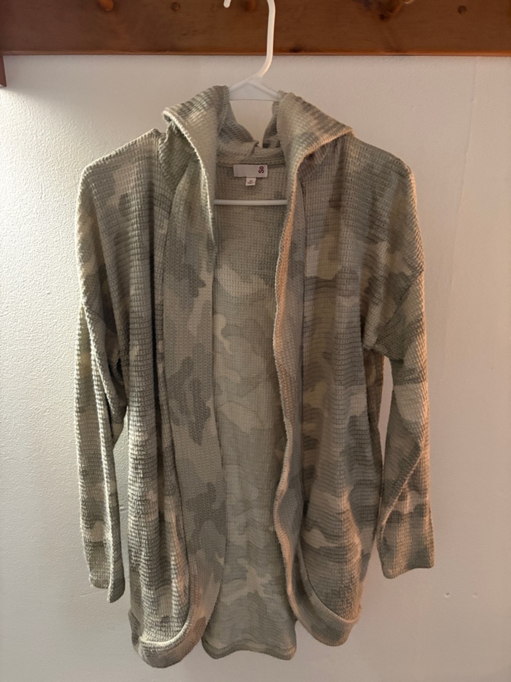 SO Hooded Open-Front Camouflage Cardigan in Sage and Cream